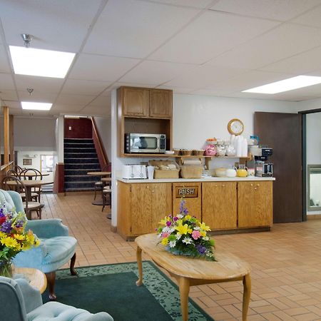 Americas Best Value Inn Torrington Interior photo