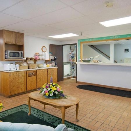 Americas Best Value Inn Torrington Exterior photo