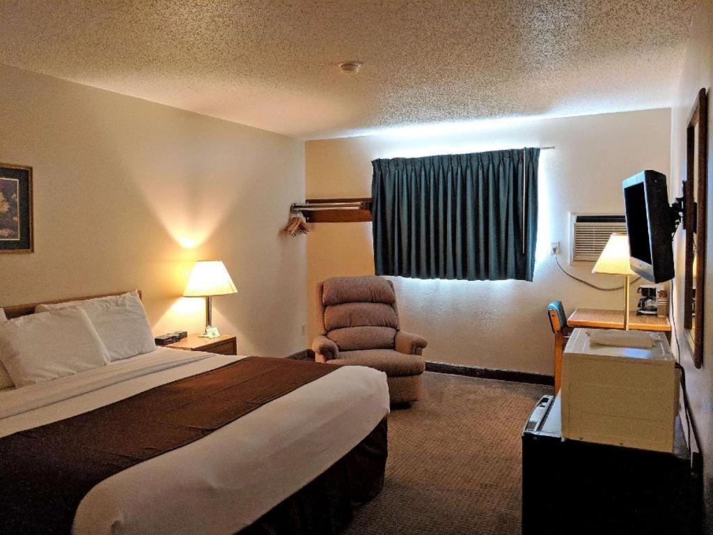 Americas Best Value Inn Torrington Exterior photo