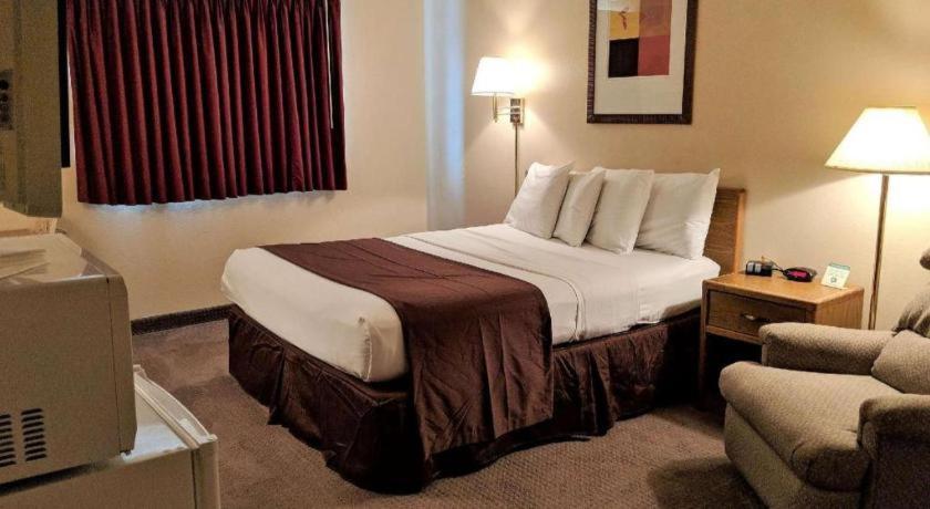 Americas Best Value Inn Torrington Exterior photo