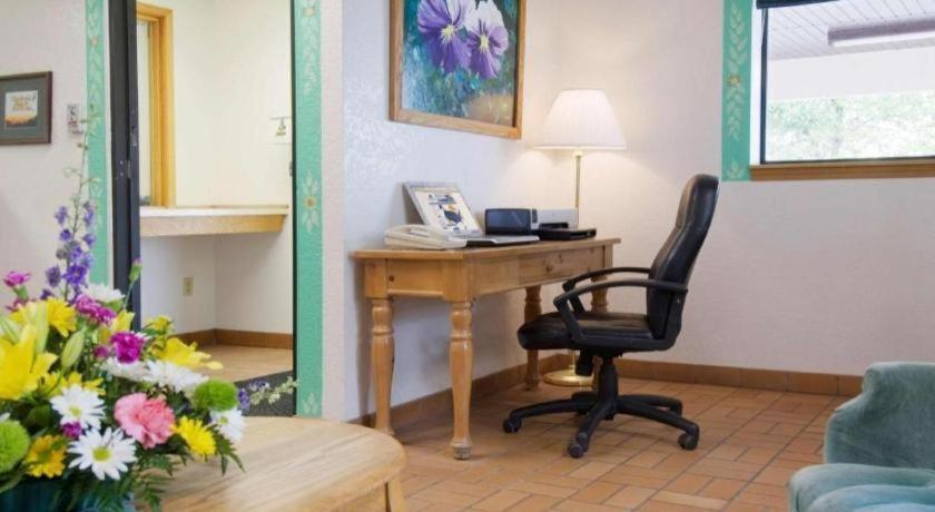 Americas Best Value Inn Torrington Exterior photo